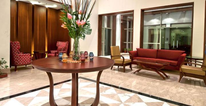The Golden Plaza Hotel Panchkula Exterior photo