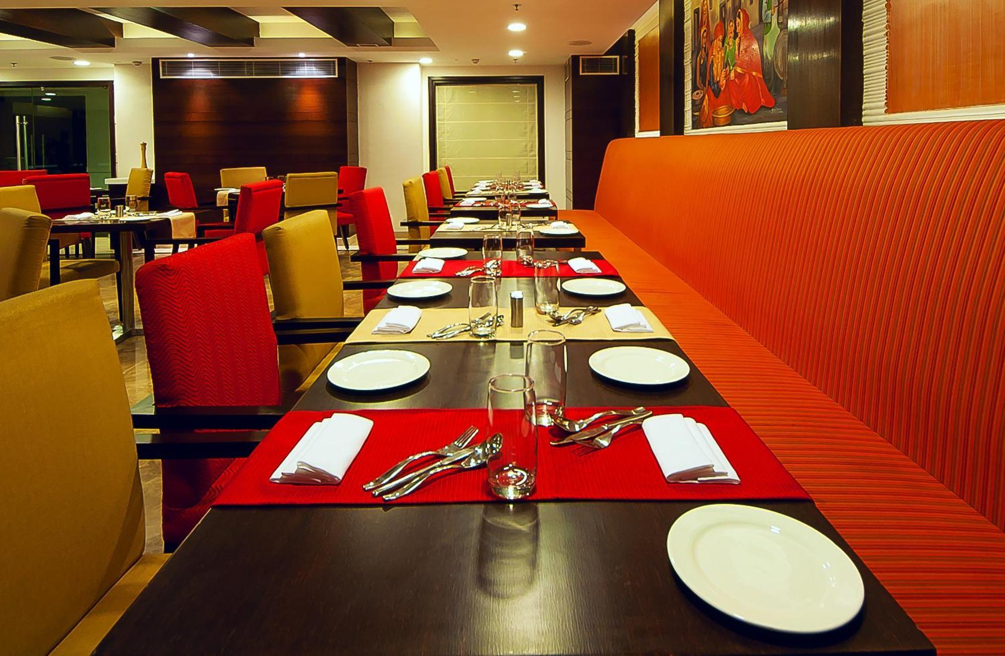 The Golden Plaza Hotel Panchkula Exterior photo