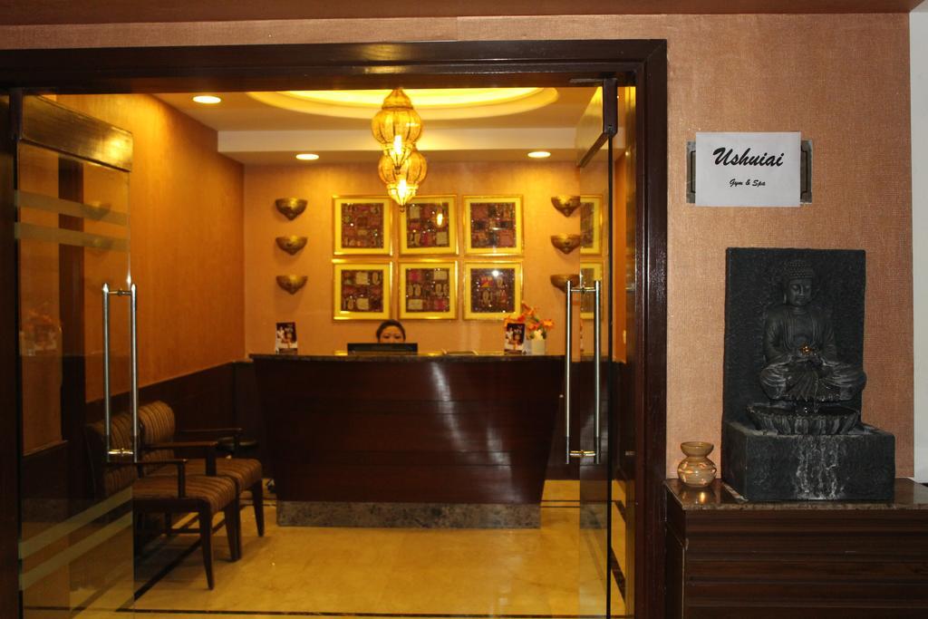 The Golden Plaza Hotel Panchkula Exterior photo