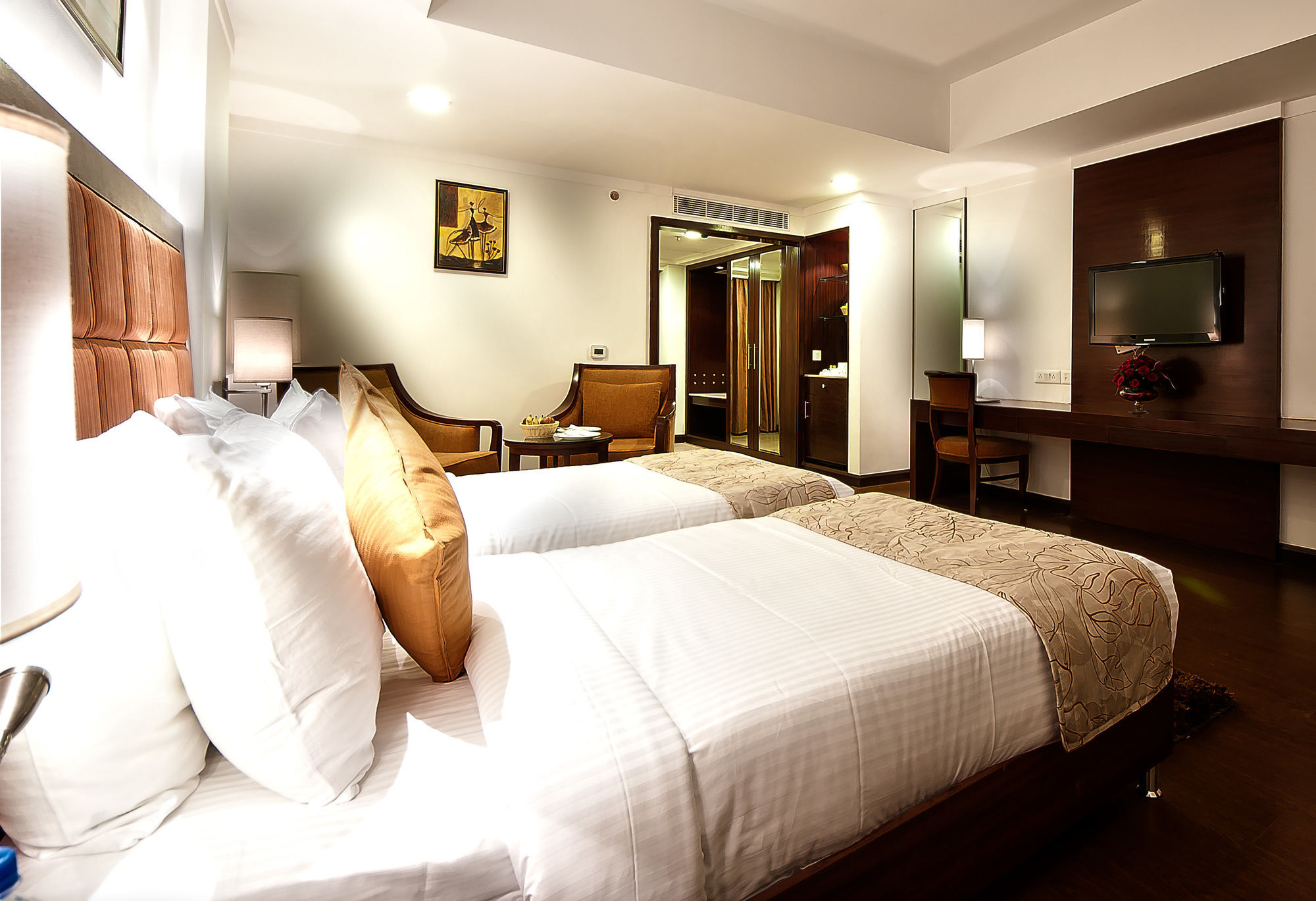 The Golden Plaza Hotel Panchkula Exterior photo