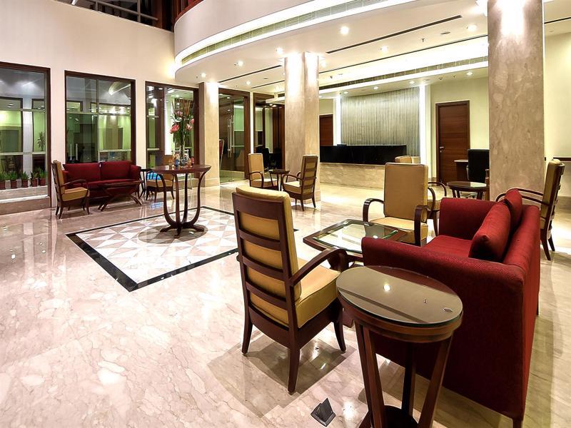 The Golden Plaza Hotel Panchkula Exterior photo
