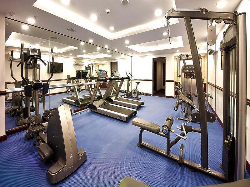 The Golden Plaza Hotel Panchkula Exterior photo