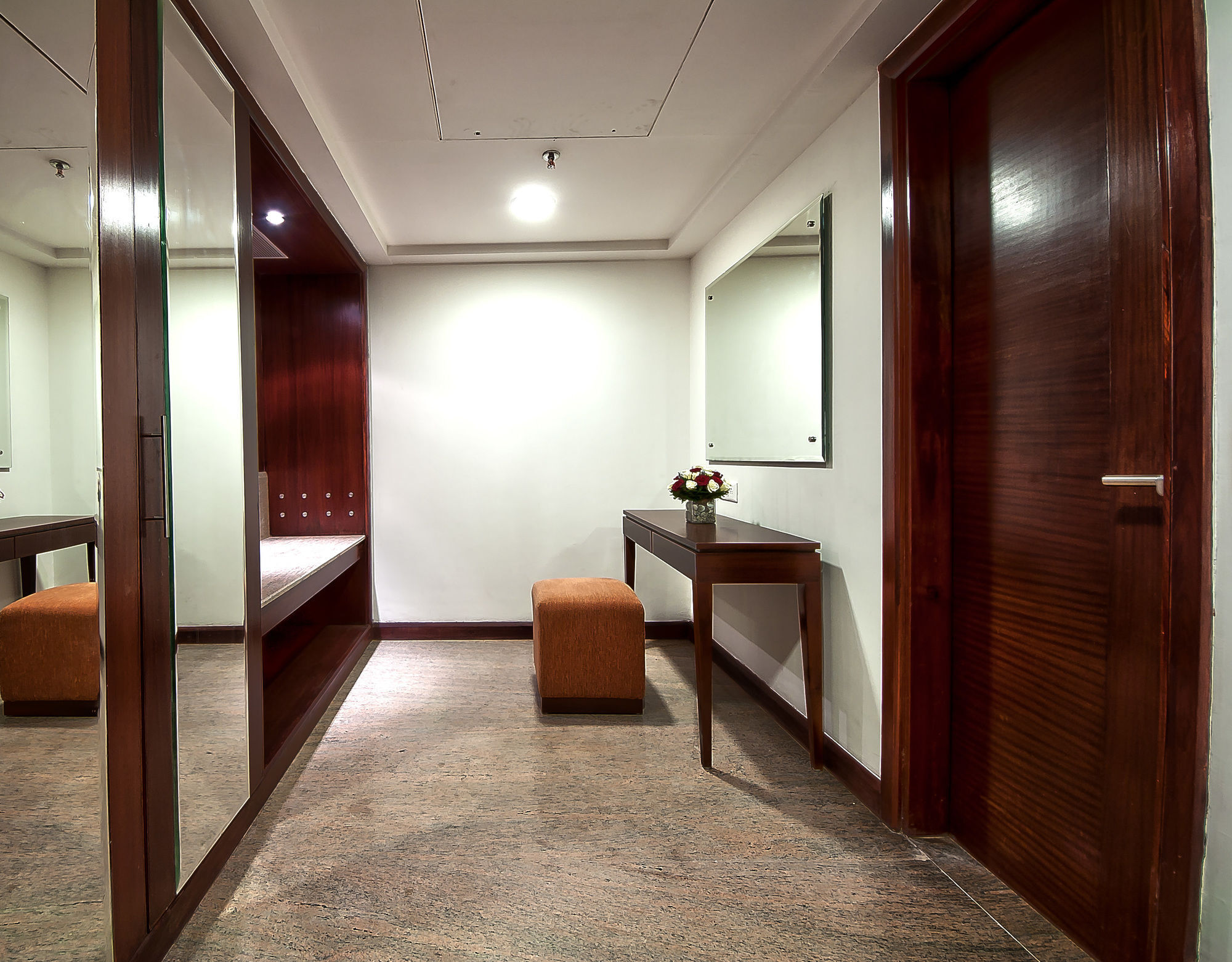The Golden Plaza Hotel Panchkula Exterior photo