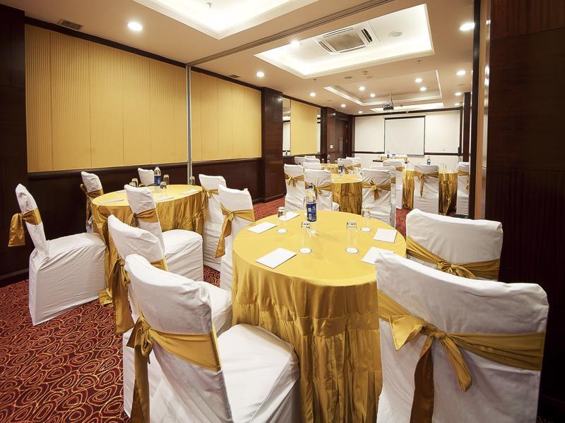 The Golden Plaza Hotel Panchkula Exterior photo