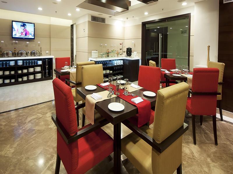 The Golden Plaza Hotel Panchkula Exterior photo